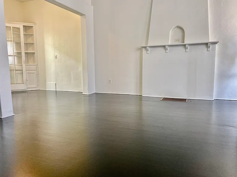 1042 N Crescent Heights Blvd — Photo 6