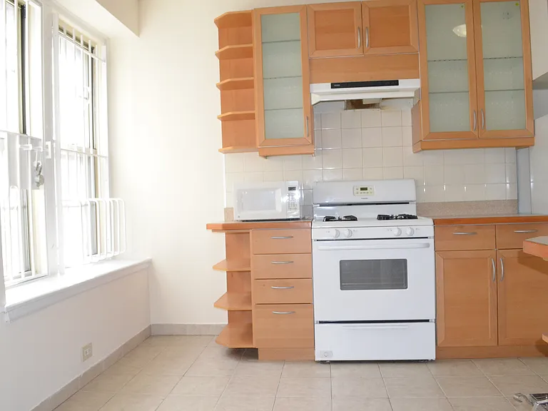 19 Grace Ct #1F — Photo 3