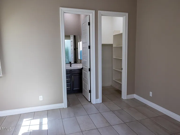 2462 E Lovebird Ln — Photo 4