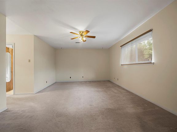 4th image of 1102 Doral Ln