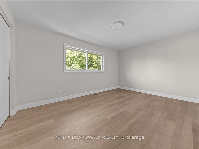 999 Meadowlands Dr — Photo 12