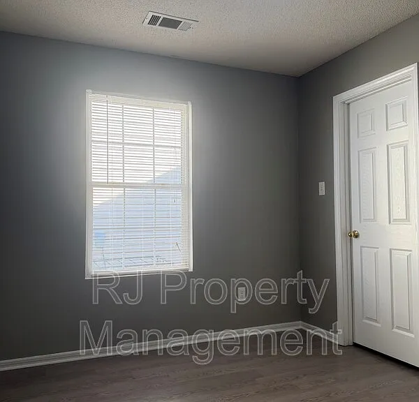 4817 Royal Run Dr — Photo 16
