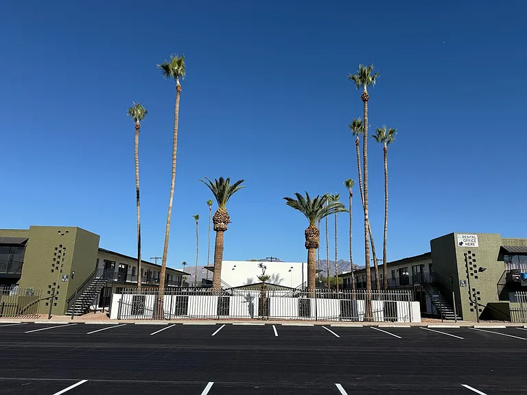 Palms on 2nd Apartments — Photo 7