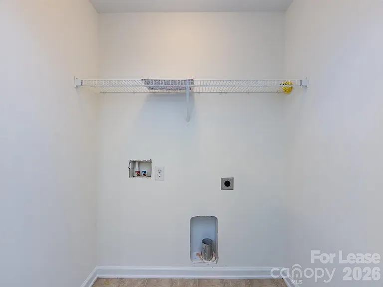 2436 Silverthorn Dr — Photo 25