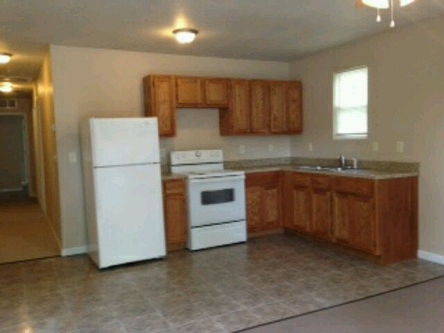 2nd image of 1016 Park St
