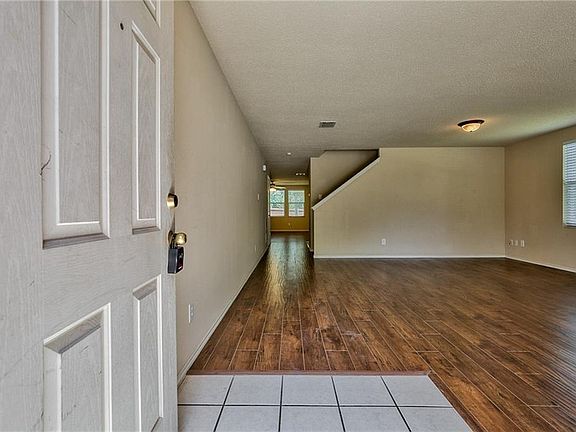 3rd image of 1121 Willow Tree Dr