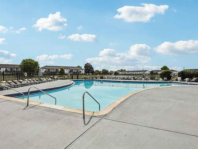 Lake Castleton Apartments — Photo 35