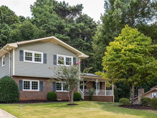 512 Stonemont Dr, Stone Mountain, GA 30087