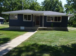 108 N Lincoln St, Sheffield, IA 50475