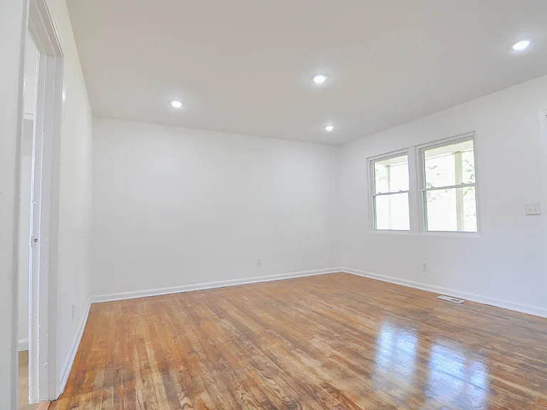 4304 Revelstoke Dr — Photo 2