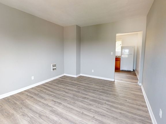2nd image of 126-128 Lynnwood Ave #126-2