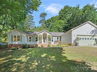 154 Quiet Cove Rd, Mooresville, NC 28117