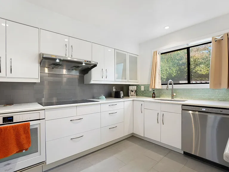 5351 Strathmore Ave — Photo 11