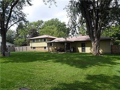 2nd image of 10189 Medallion Dr