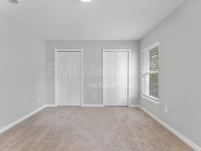9461 N Sandree Dr — Photo 30