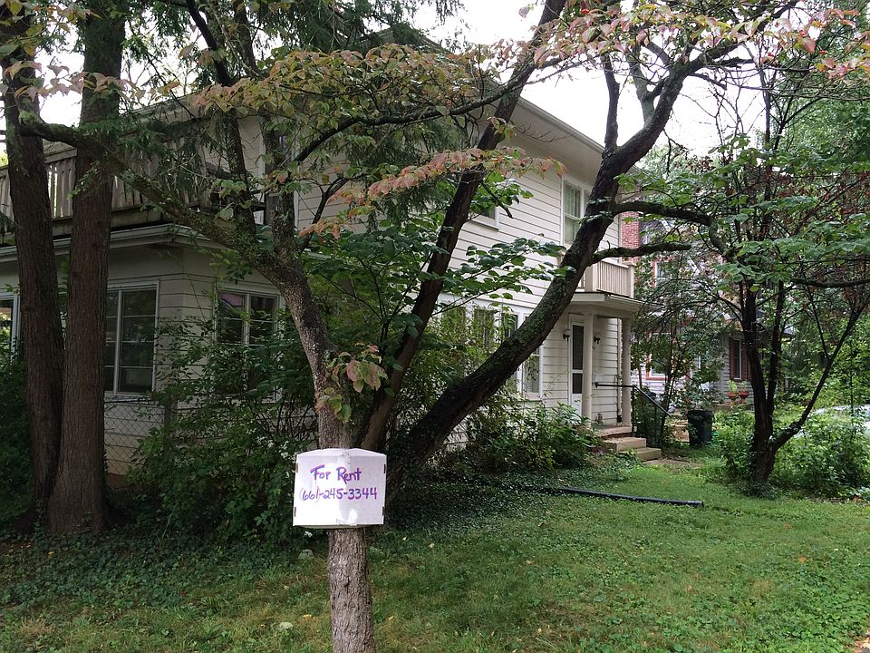 2nd image of 918 E 1st St
