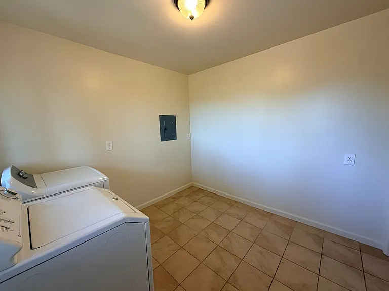 960 Forest Ave — Photo 14
