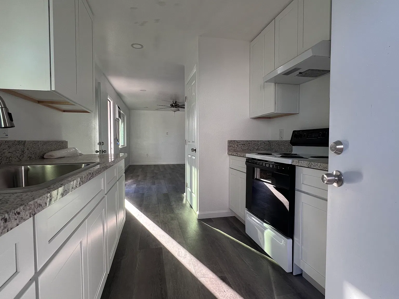 2 bed, 726 sqft, $1,775 — Photo 2