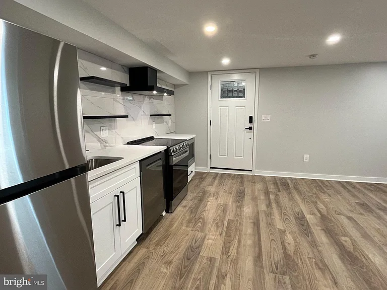 327 Whittier St NW #B — Photo 10