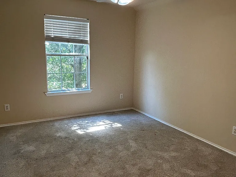 2661 FM 35 — Photo 22
