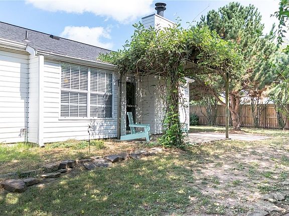 4th image of 343 E Evergreen Ln