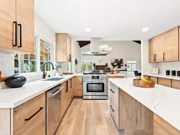 2207 Alga Rd, Carlsbad, CA 92009