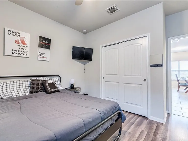 9806 Baden Ln #9806 — Photo 8