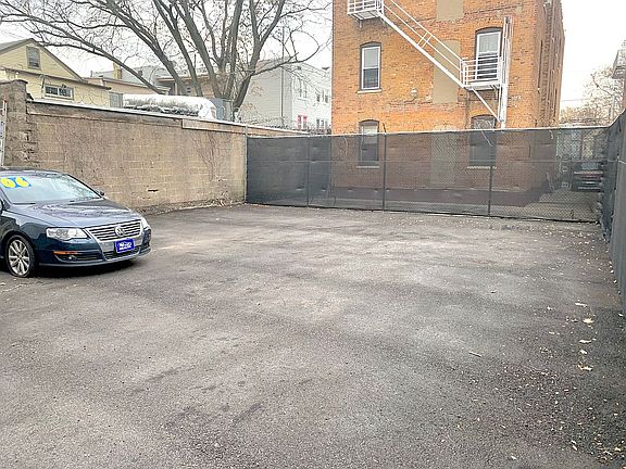5th image of 485 E 22nd St
