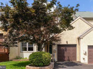 39 W Bellwood Dr, Feasterville Trevose, PA 19053