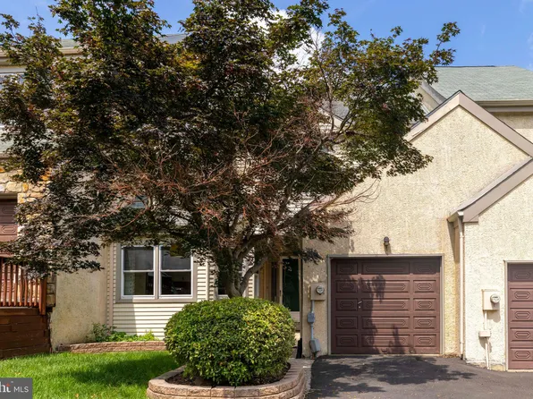 39 W Bellwood Dr, Feasterville Trevose, PA 19053