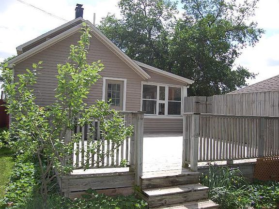 3rd image of 504 S Linn St