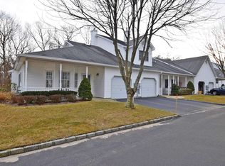 8 Oyster Cove Ln, Blue Point, NY 11715