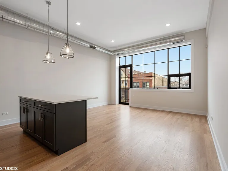 4405 N Artesian Ave #205 — Photo 10