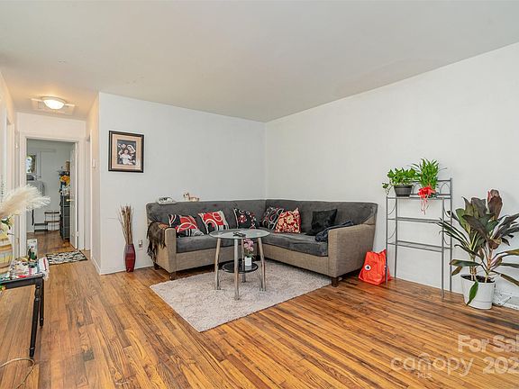 5th image of 533 Camrose Dr