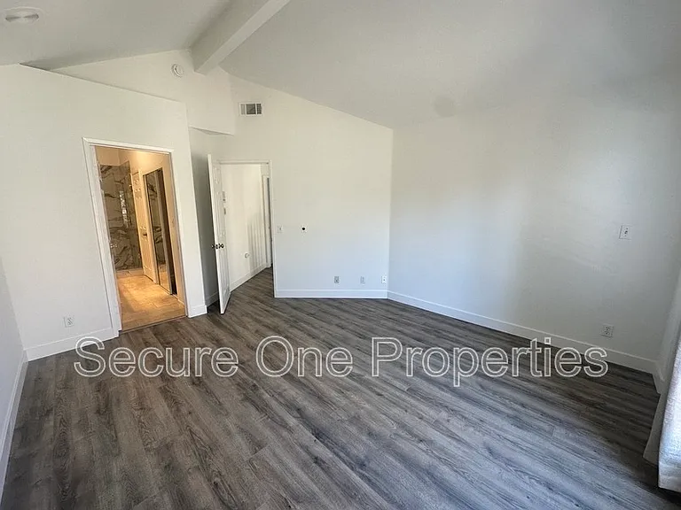 674 Warwick Ave — Photo 24