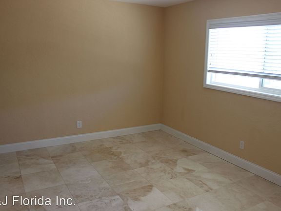 2nd image of 717 N Grandview Ave