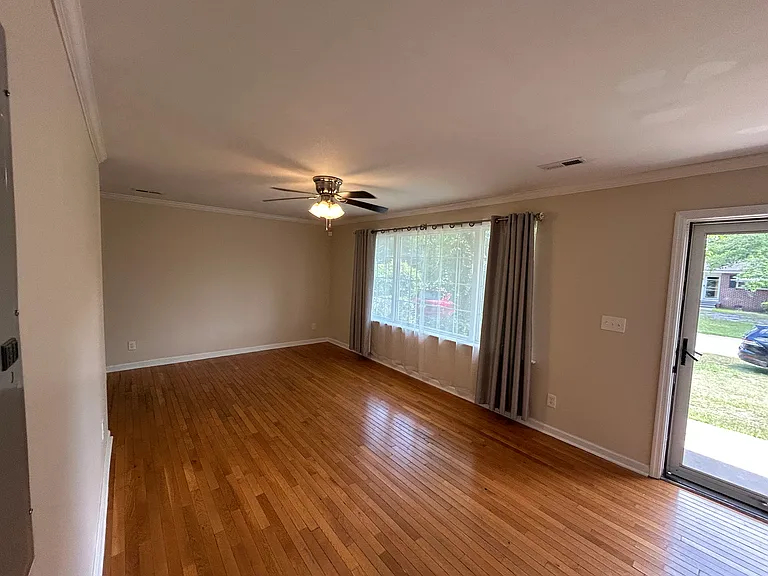 2711 Clarkin Ave — Photo 9
