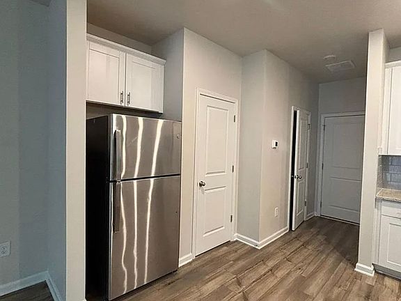 5th image of 1247 Sunny Lake Dr