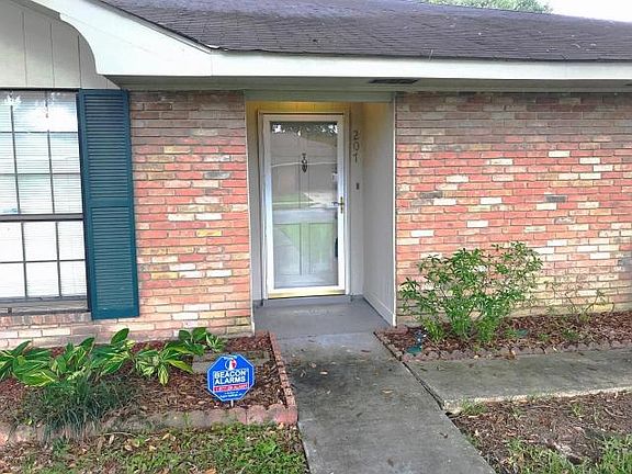 4th image of 207 E Bluebird Dr