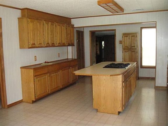 3rd image of 4225 32nd St