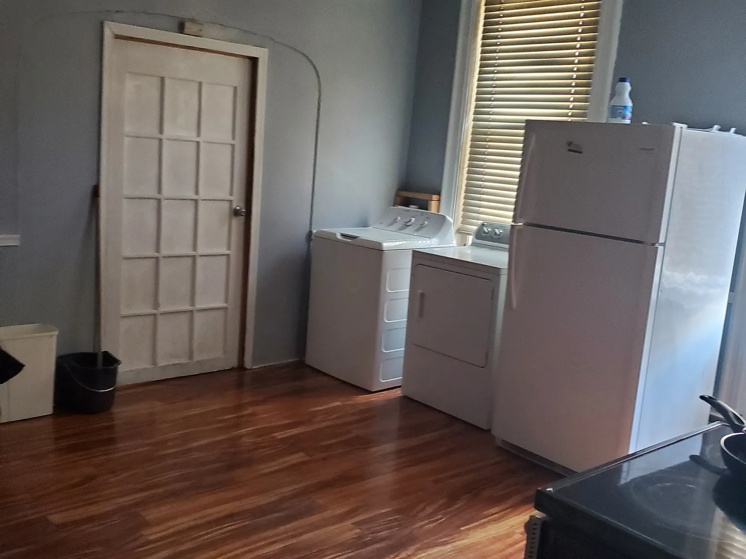 5 bed, 2320 sqft, $1,100 — Photo 3