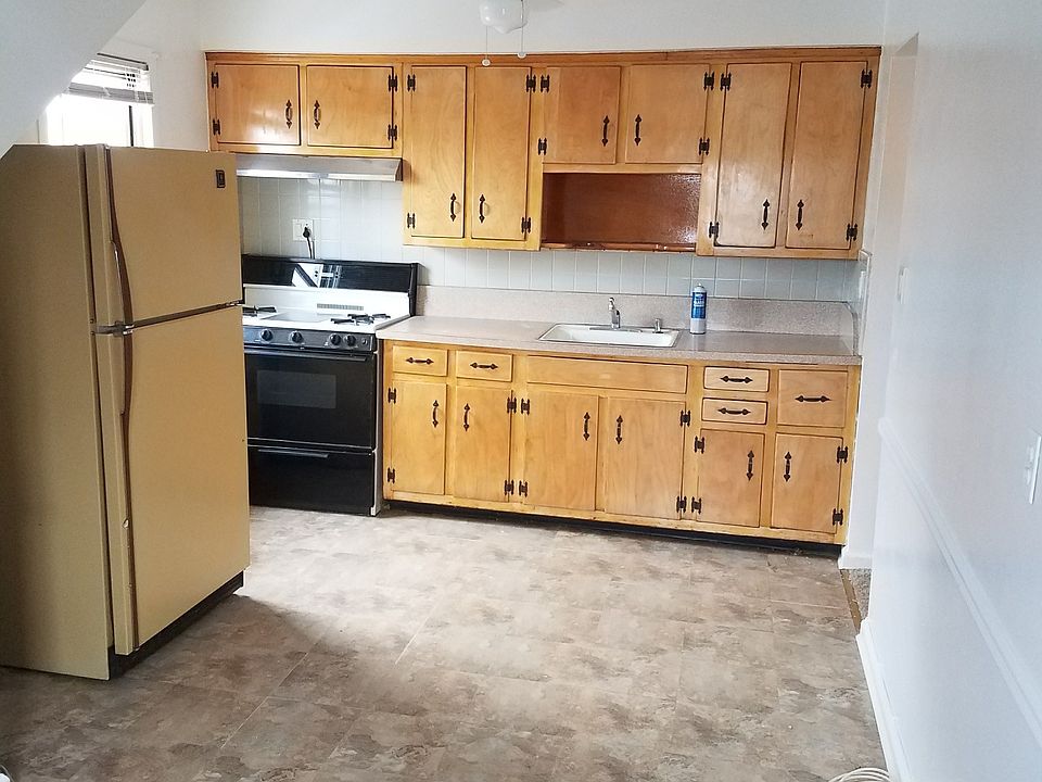 large eat in kitchen