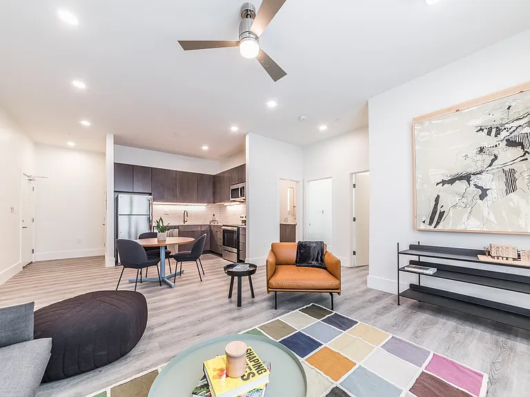 436 E Vermilion St #207 — Photo 2