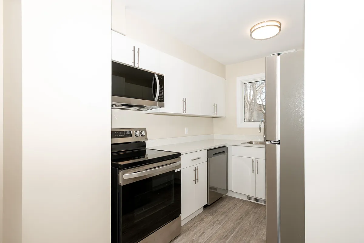 Building Photo - 1415 Rothesay St #10