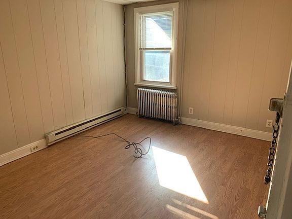 4th image of 1330 Penn St #2