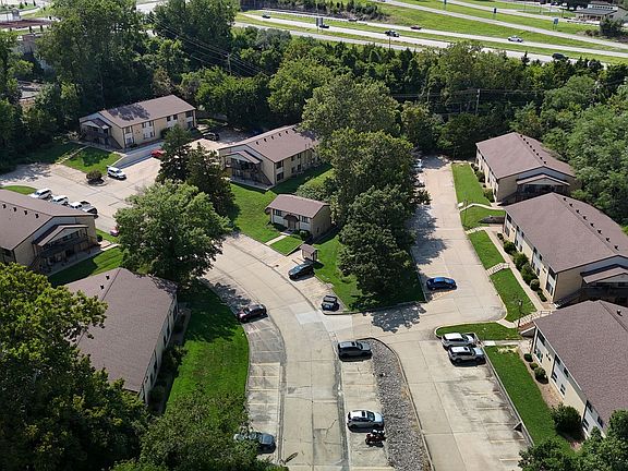 3rd image of 401 Clayton Dr #A