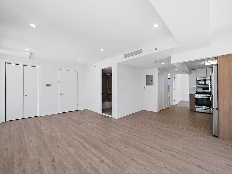 2516 37th Ave #4D — Photo 5