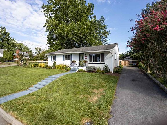 2nd image of 951 Chestnut Dr