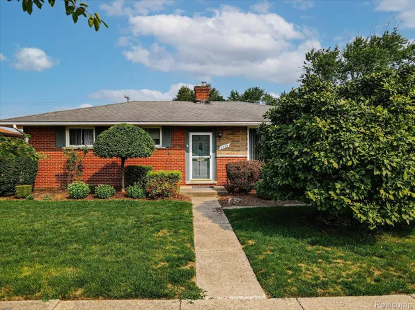 8949 Shannon Dr, Sterling Heights, MI 48314