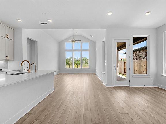5th image of 2515 Dovetail Elm Dr